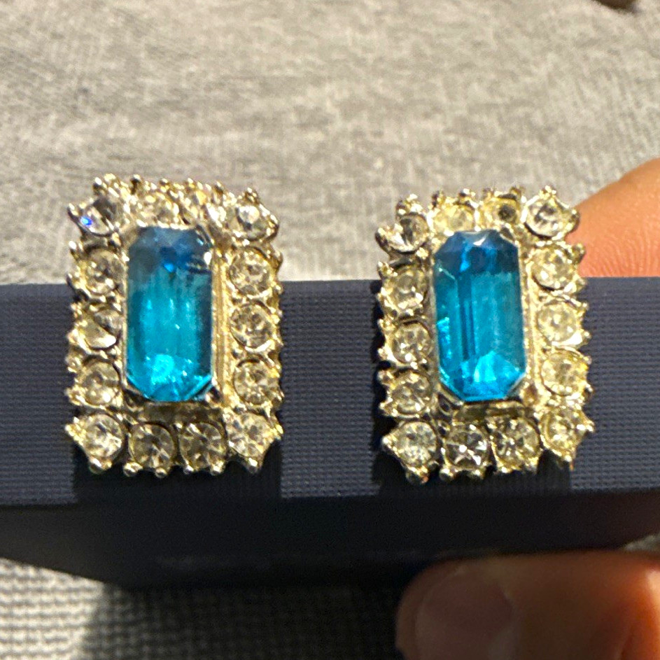 Vintage blueBaguette Crystal Screw Back Stud Earrings Silver Tone Rectangle
