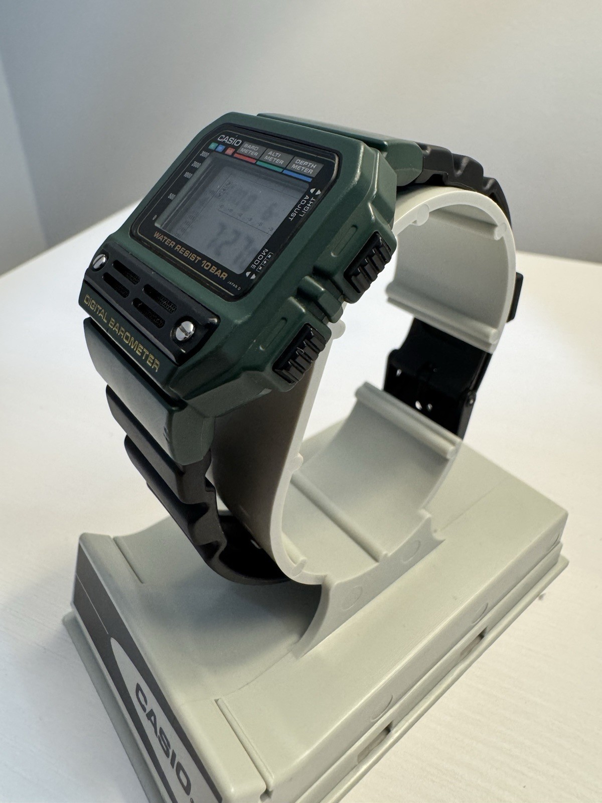 Casio BM-100WJ Men’s Digital Barometer Watch. Green Variation New Battery