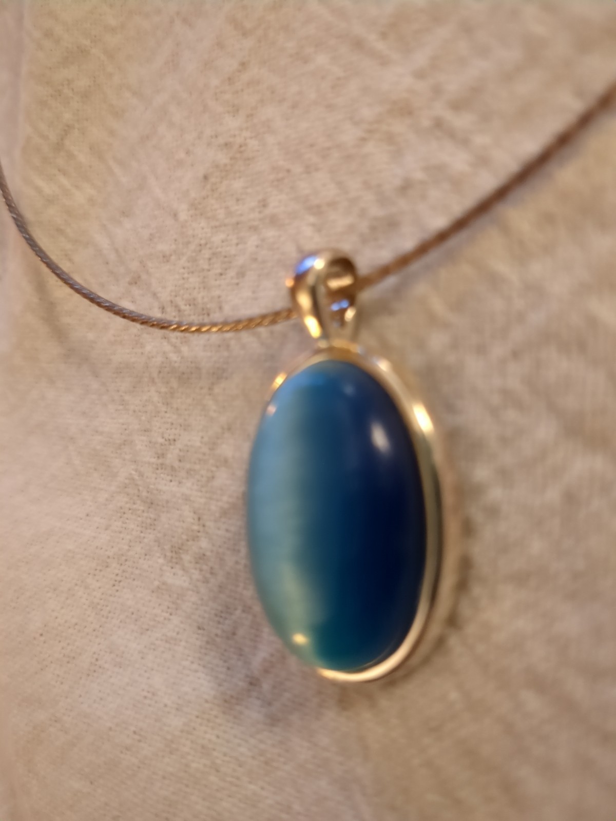 Blue Cat Eye Wire Necklace