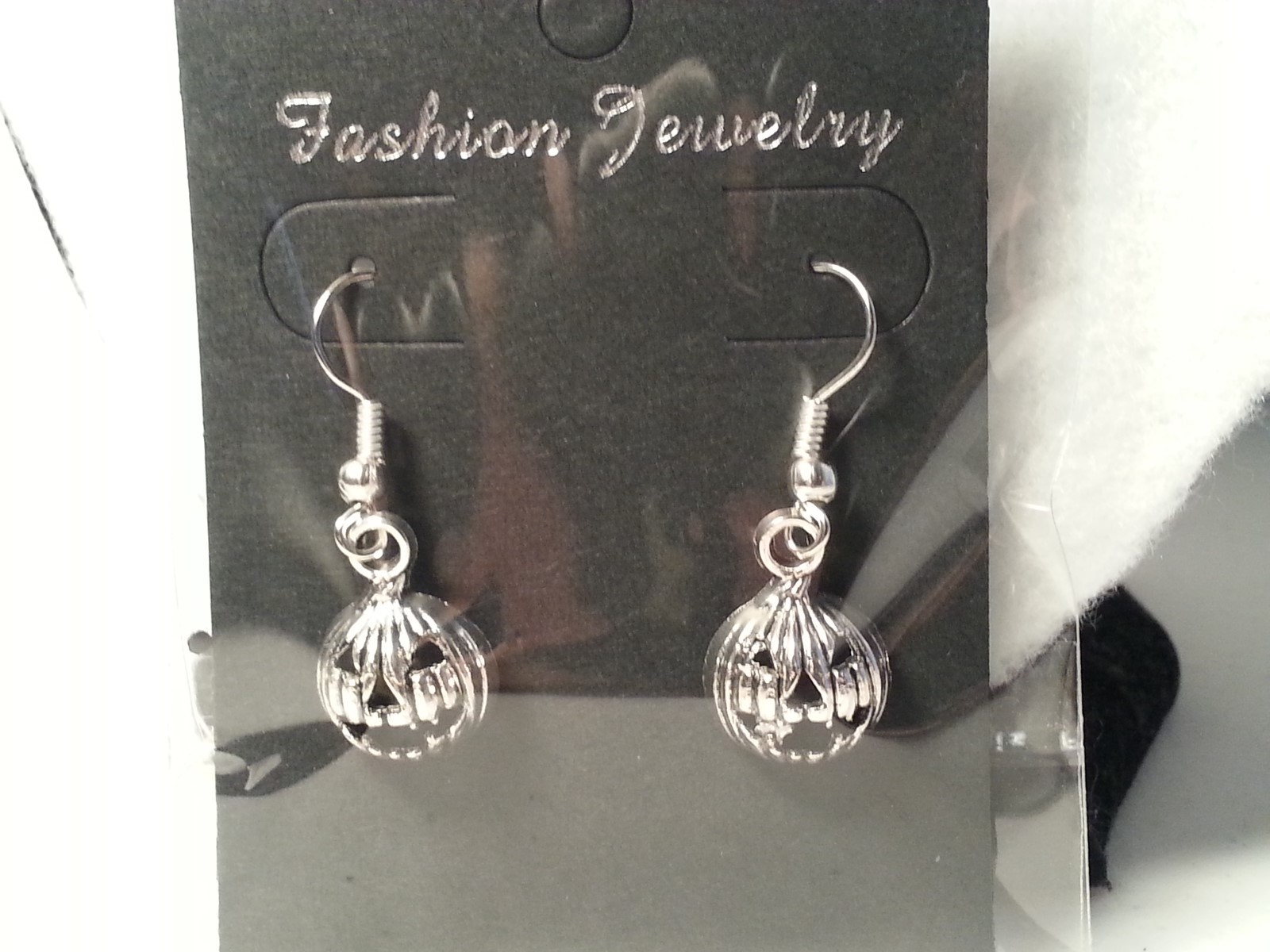 Silver Tone Pumpkin Jack-O-Lantern Fashion Earrings – Halloween – Jewelry