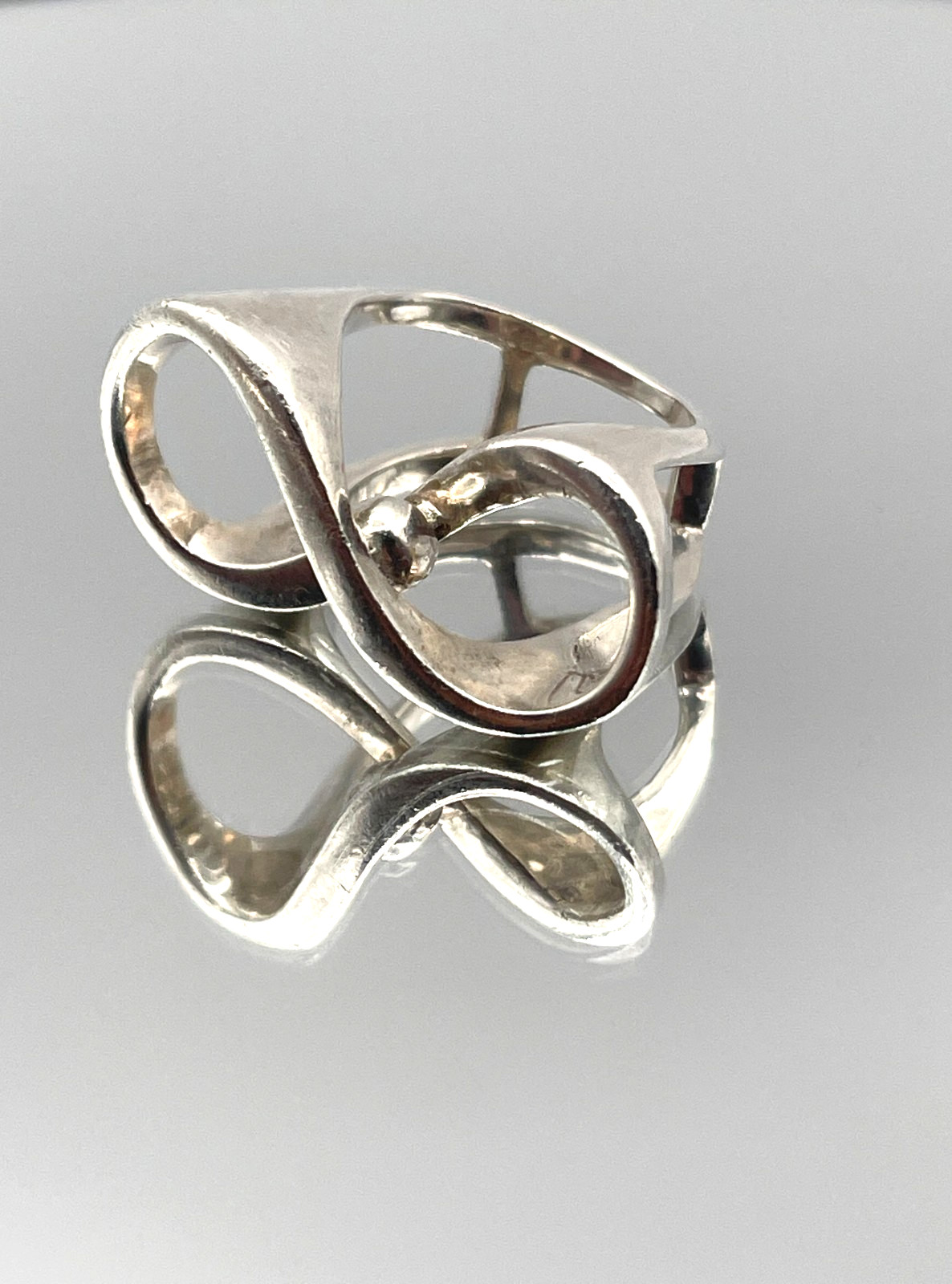 925 Sterling Silver Solid Infinity Symbol Ring Size 8. Weight: 12.0g Heavy piece