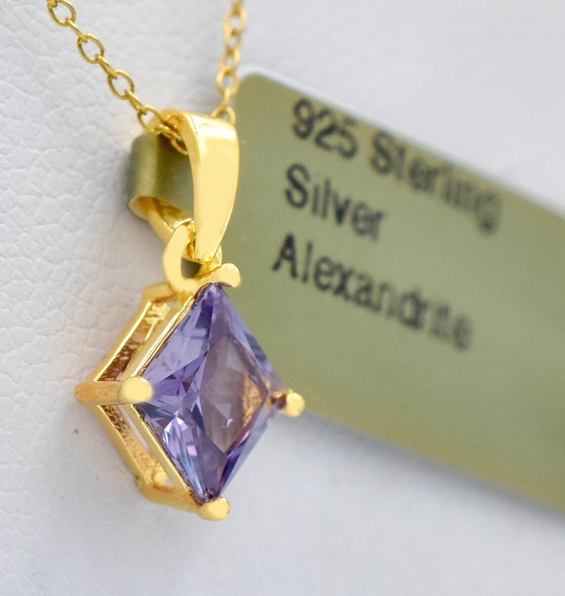 LAB CREATED 0.75 Cts ALEXANDRITE PENDANT NECKLACE 14k YELLOW GOLD PLATED (.925)