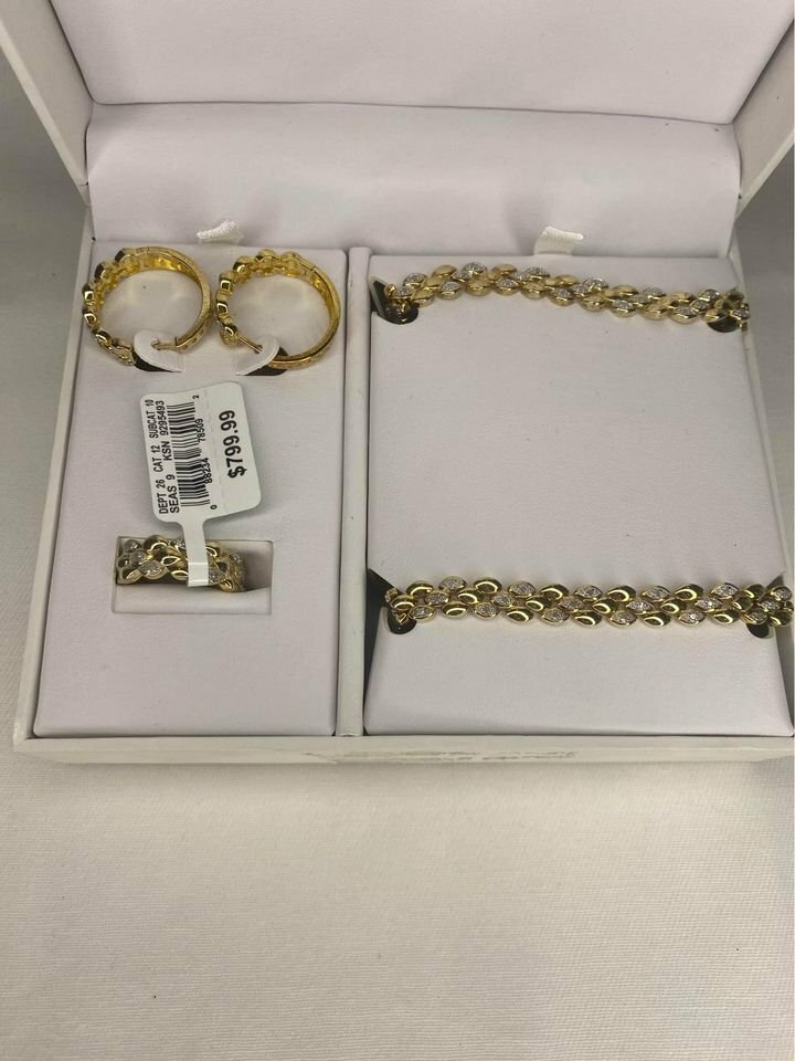 1.00 CTW Gold Over Silver Oval Link Set, Ring Size 7 MSRP $800 New W/ Tags