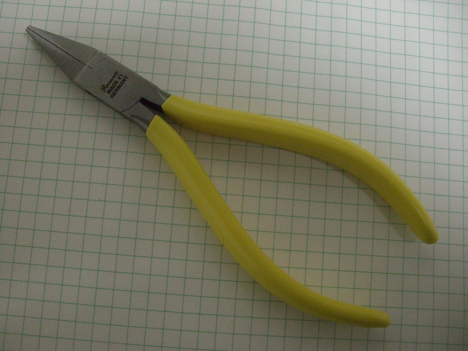 JEWELERS PRECISION FLAT NOSE PLIER SERRATED JAWS 5″ LONG MADE IN GERMANY