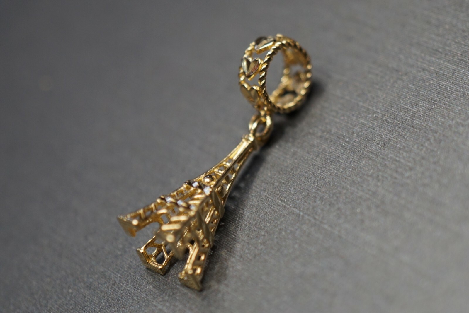 14K Solid Yellow Gold 0.8″ Diamond Cut Tiny Paris Eiffel Tower Charm Pendant.