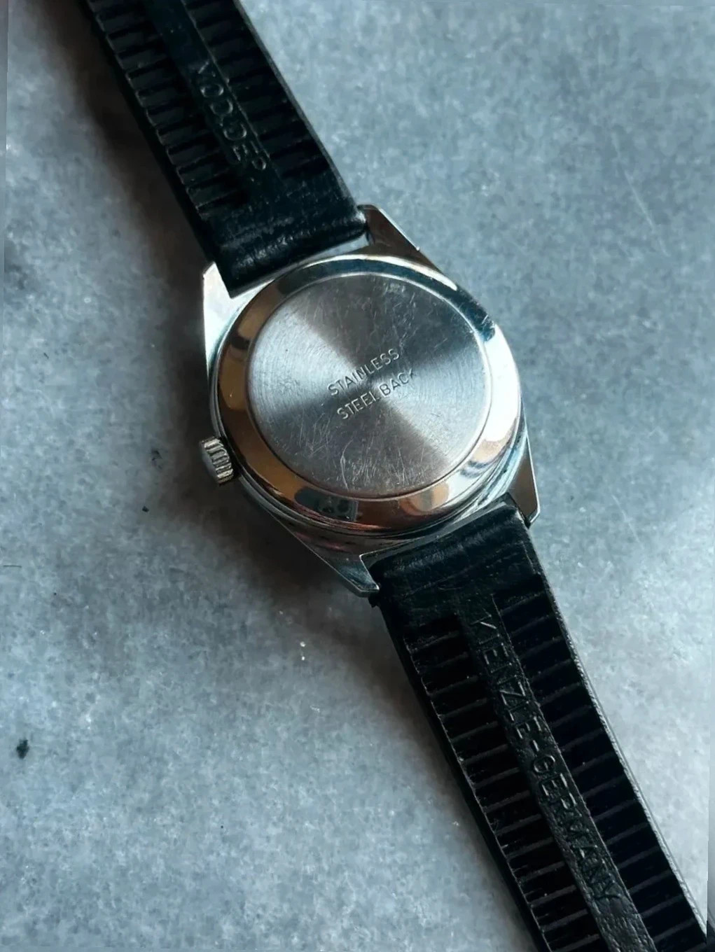 Montre vintage kienzle Shockproof – 31 mm