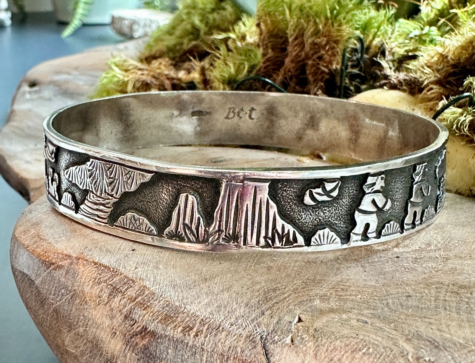 RARE Navajo FLOYD BECENTI Sterling Silver Traditional Storyteller Bangle Vintage