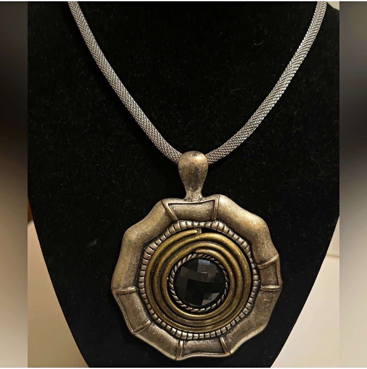 Silver Tone Snake Chain Necklace Round Bezel Pendant Black Center Lobster