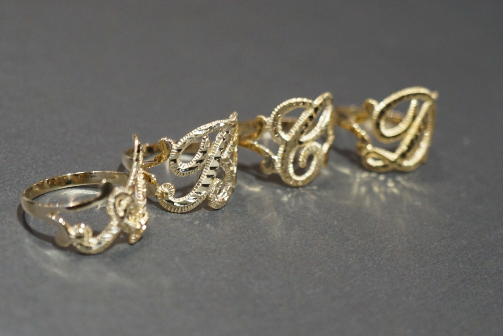14K Solid Yellow Gold 0.5″ Diamond Cut Initial Letter Band Ring. Size 6.5
