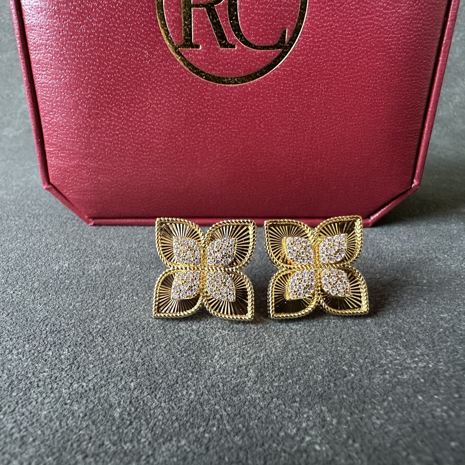 Roberto Coin Venetian Princess 18K Gold Diamond Flower Stud Earrings