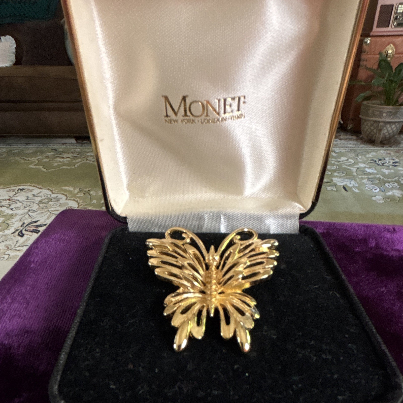 Monet Signed Gold Tone Butterfly Brooch Pin Metal No Stone Animals & Insects
