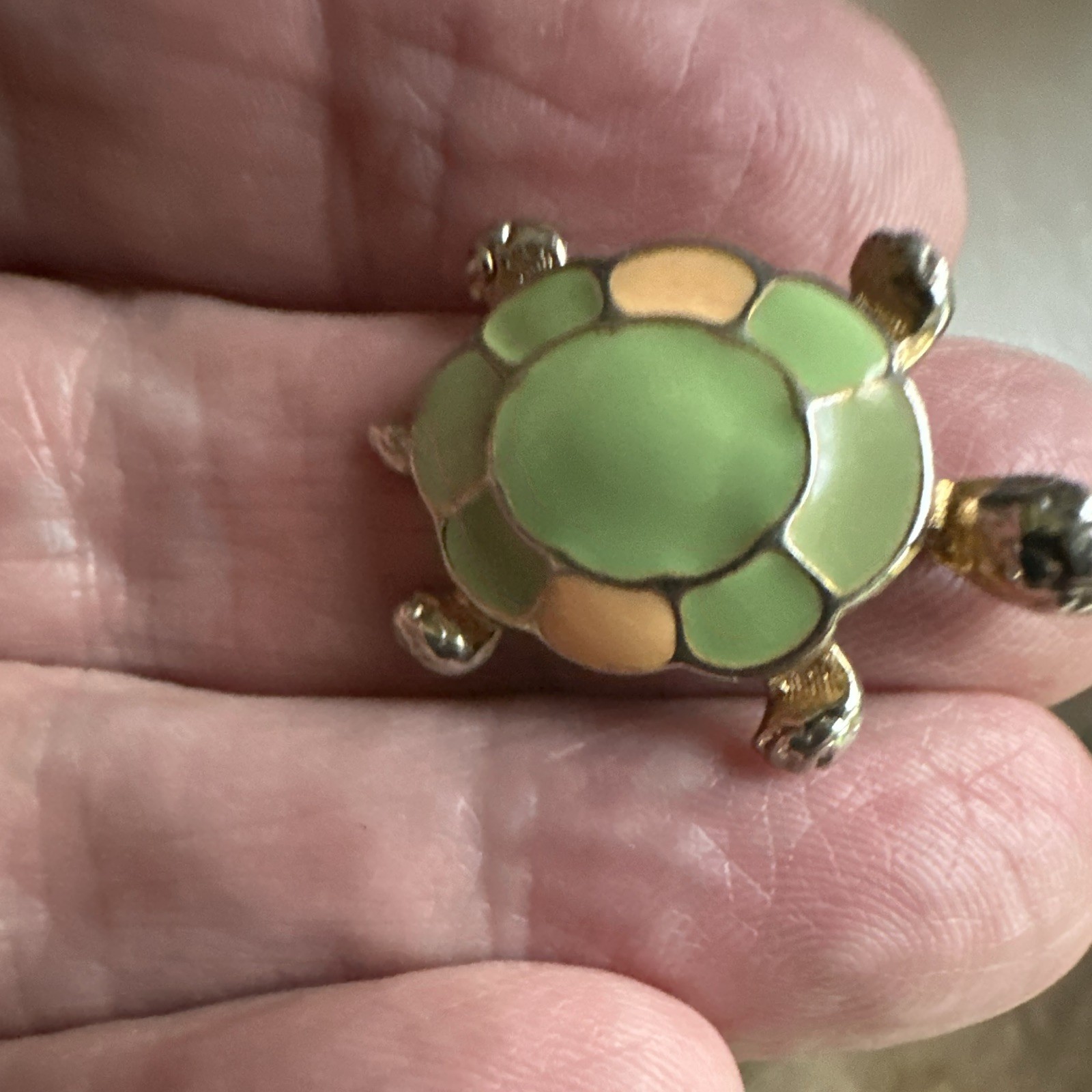 Turtle Enamel Green & Gold Tone Animal Theme Unisex Adults hang on a gold chain