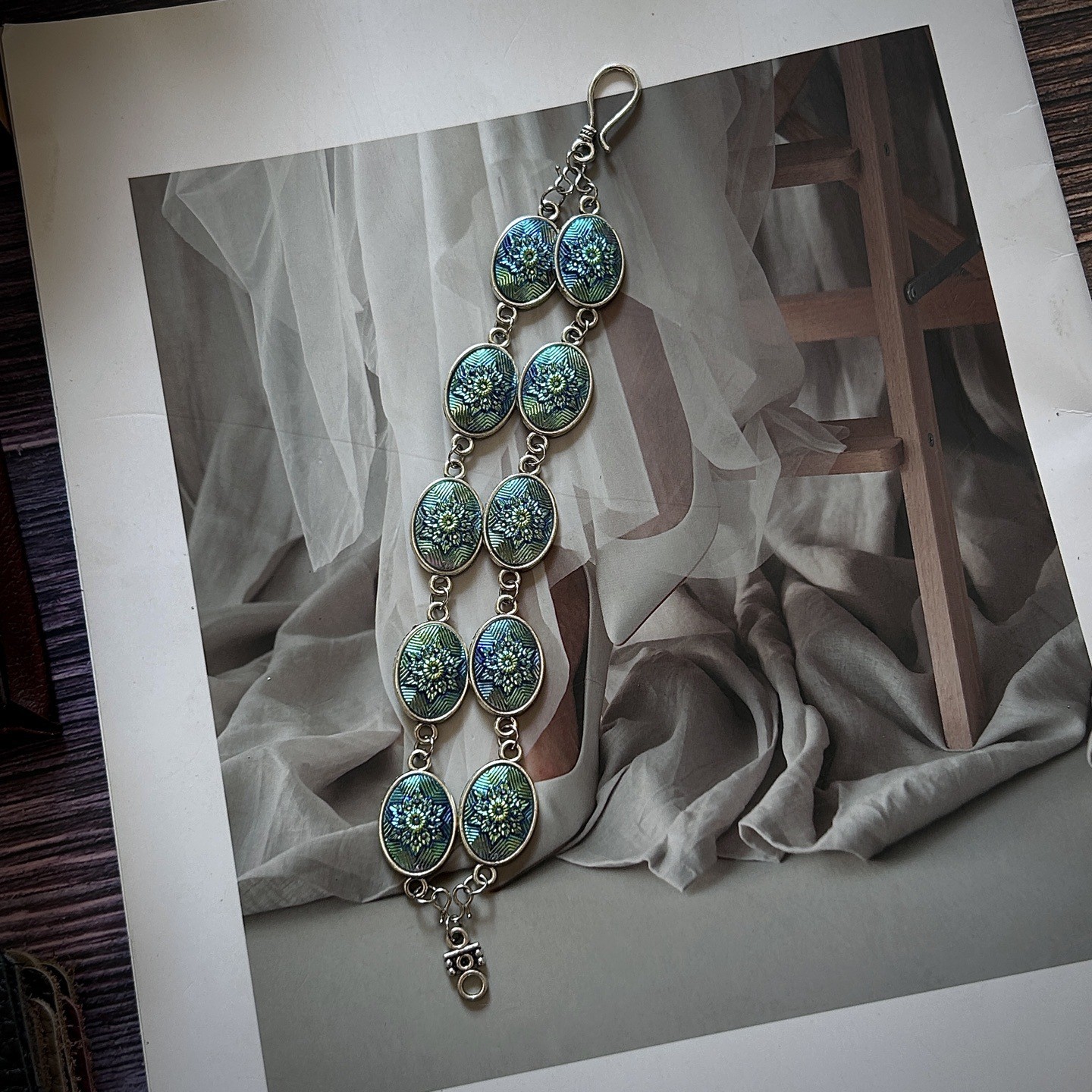 Vintage Iridescent Oval Disc Bracelet Antique Silver Floral Court Chain Jewelry