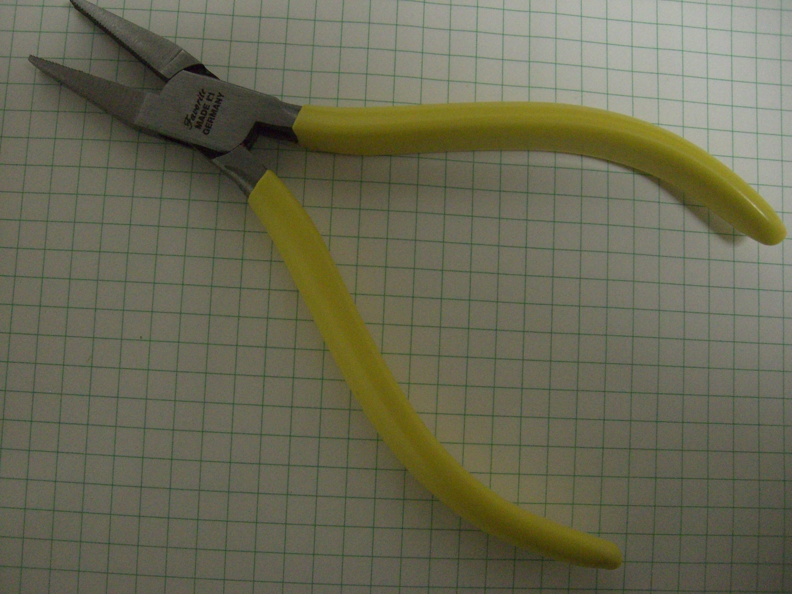 JEWELERS PRECISION FLAT NOSE PLIER SERRATED JAWS 5″ LONG MADE IN GERMANY