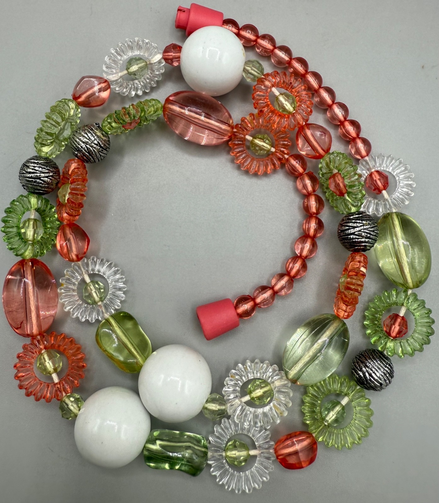 ESTATE ACRYLIC LUCITE PASTEL PINK GREEN FLORAL BEAD NECKLACE 24″