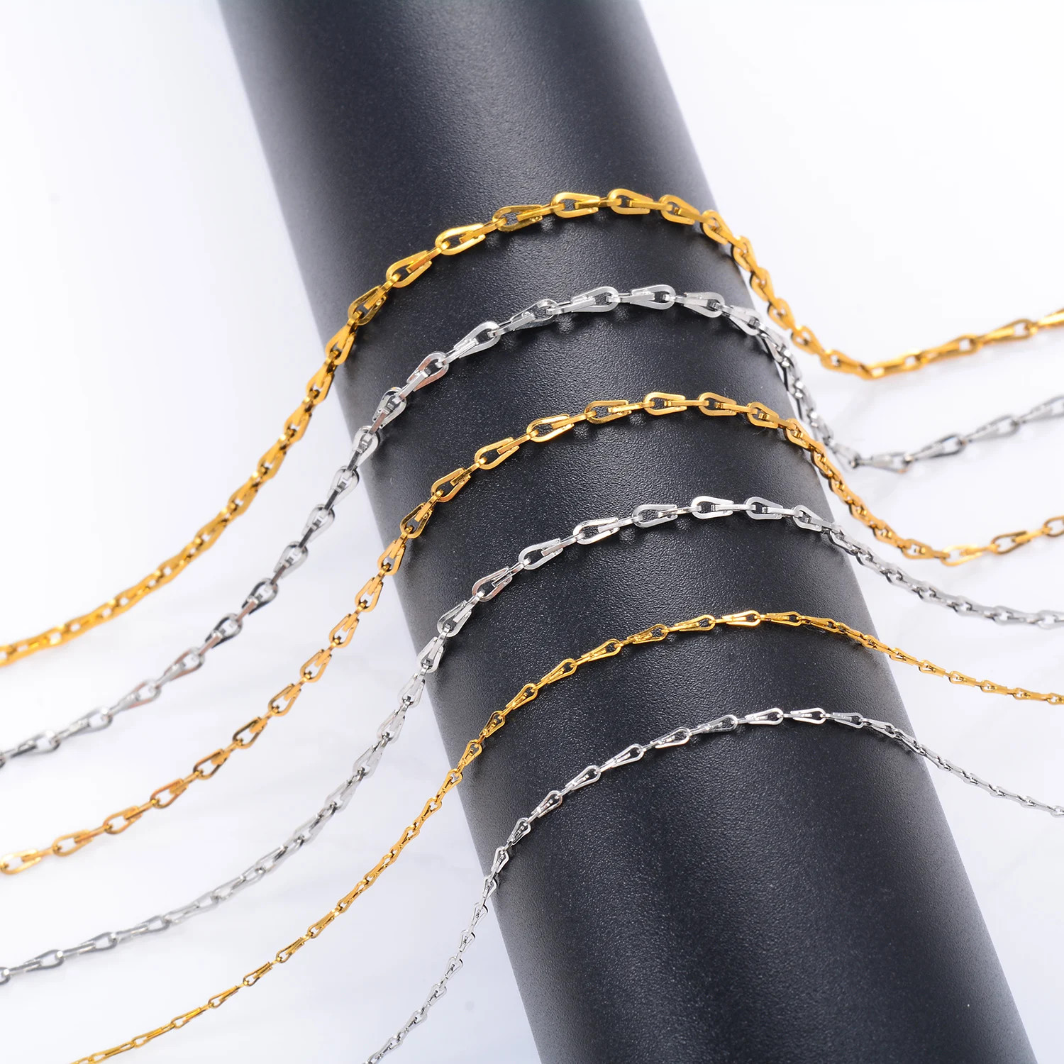 316L Stainless Steel Thin Necklace Cable Chain on the Neck PVD Gold Plated Water