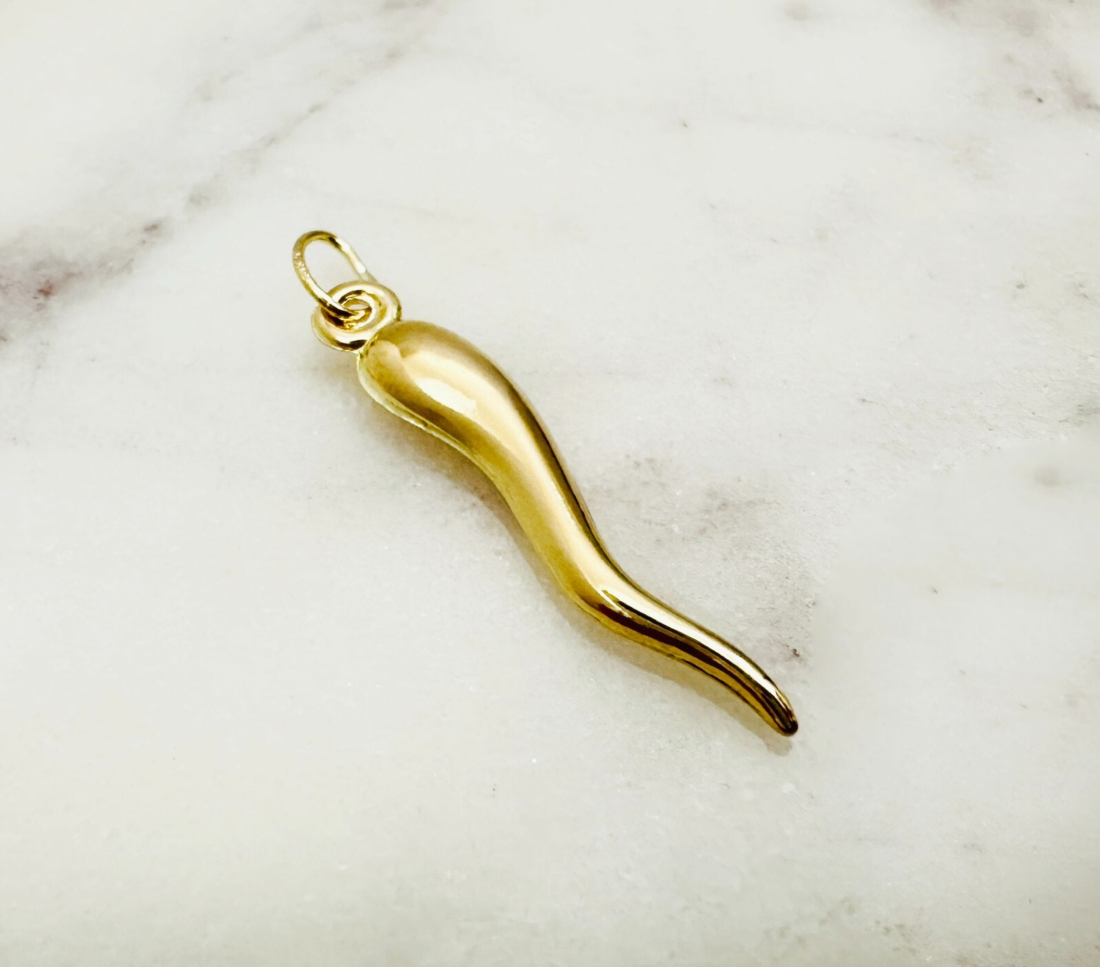 14K Solid Yellow Gold Polished Italian Horn Lucky Charm Pendant 28x4mm, 1.1″