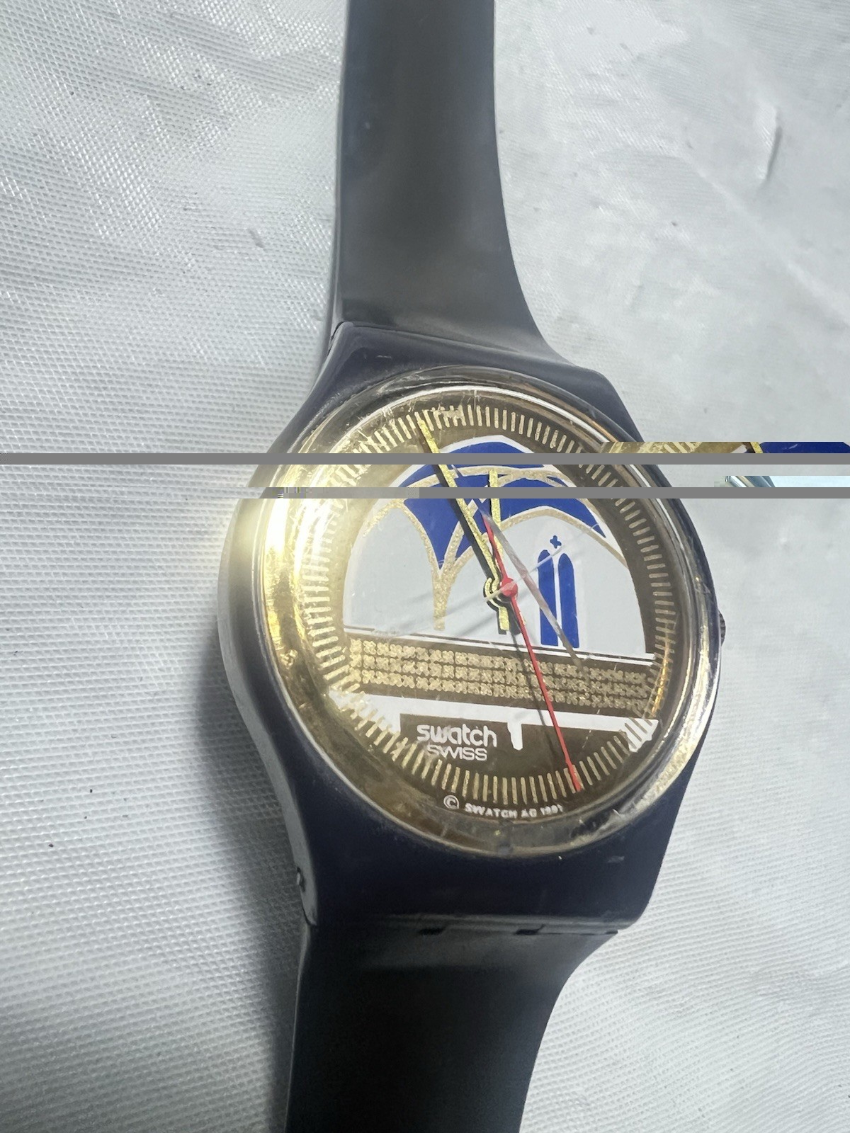 Swatch(Black Stage)GN120,Gold Tone And Blue & White Graphic Monuments,33mm Case