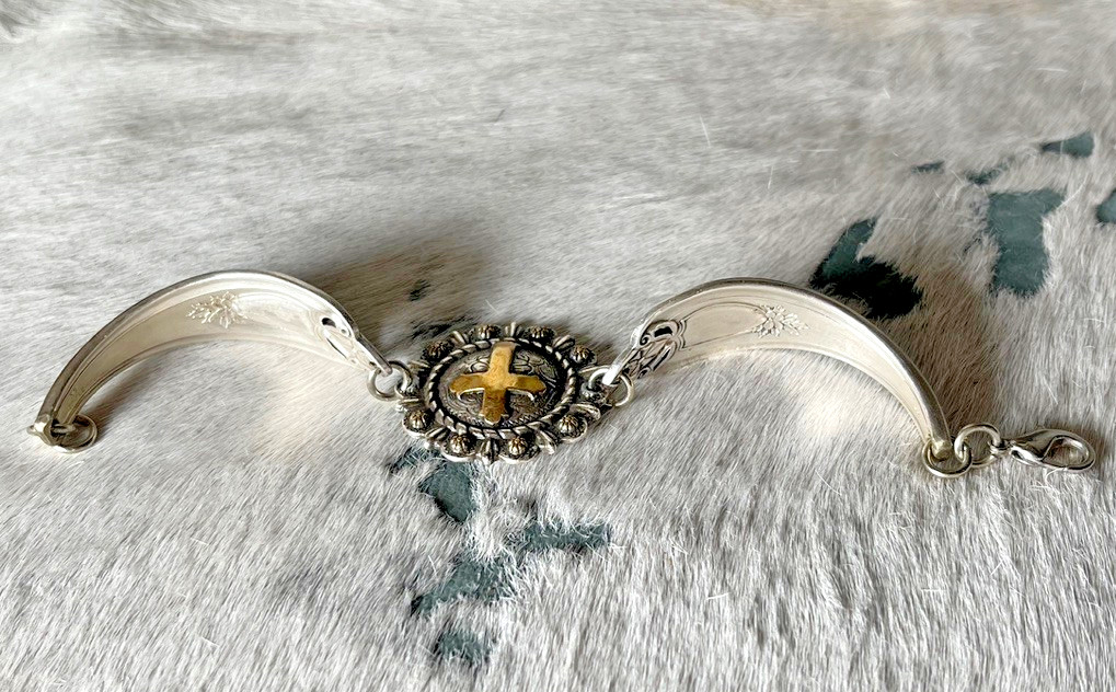 Antique Silverware Womens Bracelet 7 x 1 1/4 in Cross Concho Lobster Silver Gold