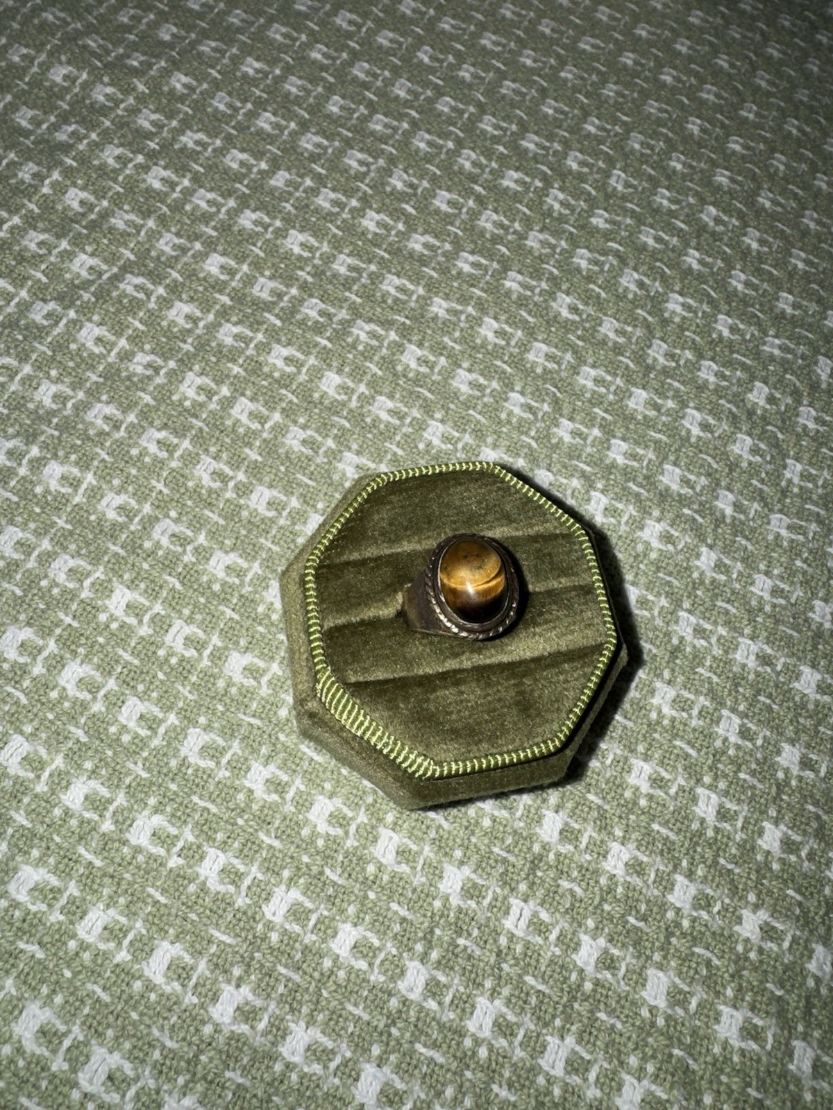 Tiger’s Eye Oval Bezel Ring Silver Tone Size 7 5mm Band Unisex Adults