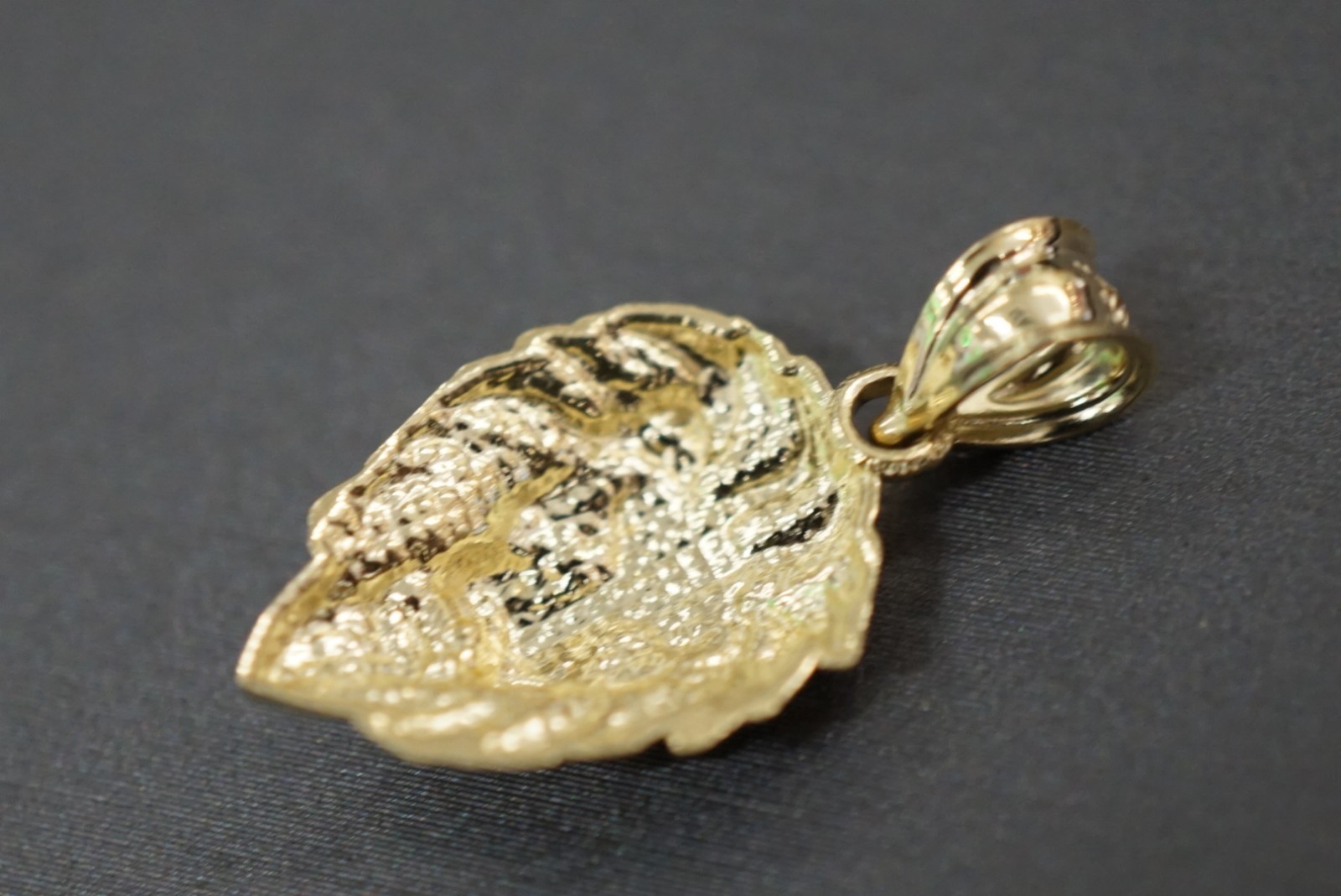 Real 10K Solid Yellow Gold 0.9″ Diamond Cut Polished Lion Head Charm Pendant.