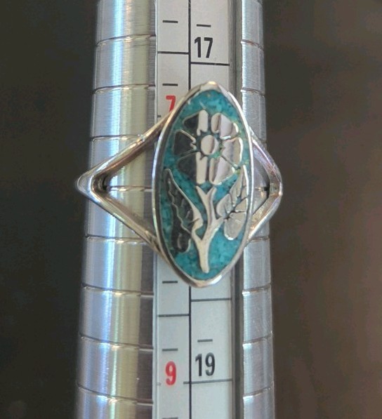 Gordan Smith vintage silver ring features a turquoise chip inlay flower Size 7.5