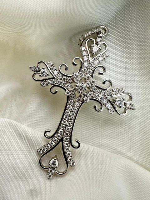 2CT Round Moissanite Cross Women’s Pendant in 925 Sterling Silver with 18″ chain