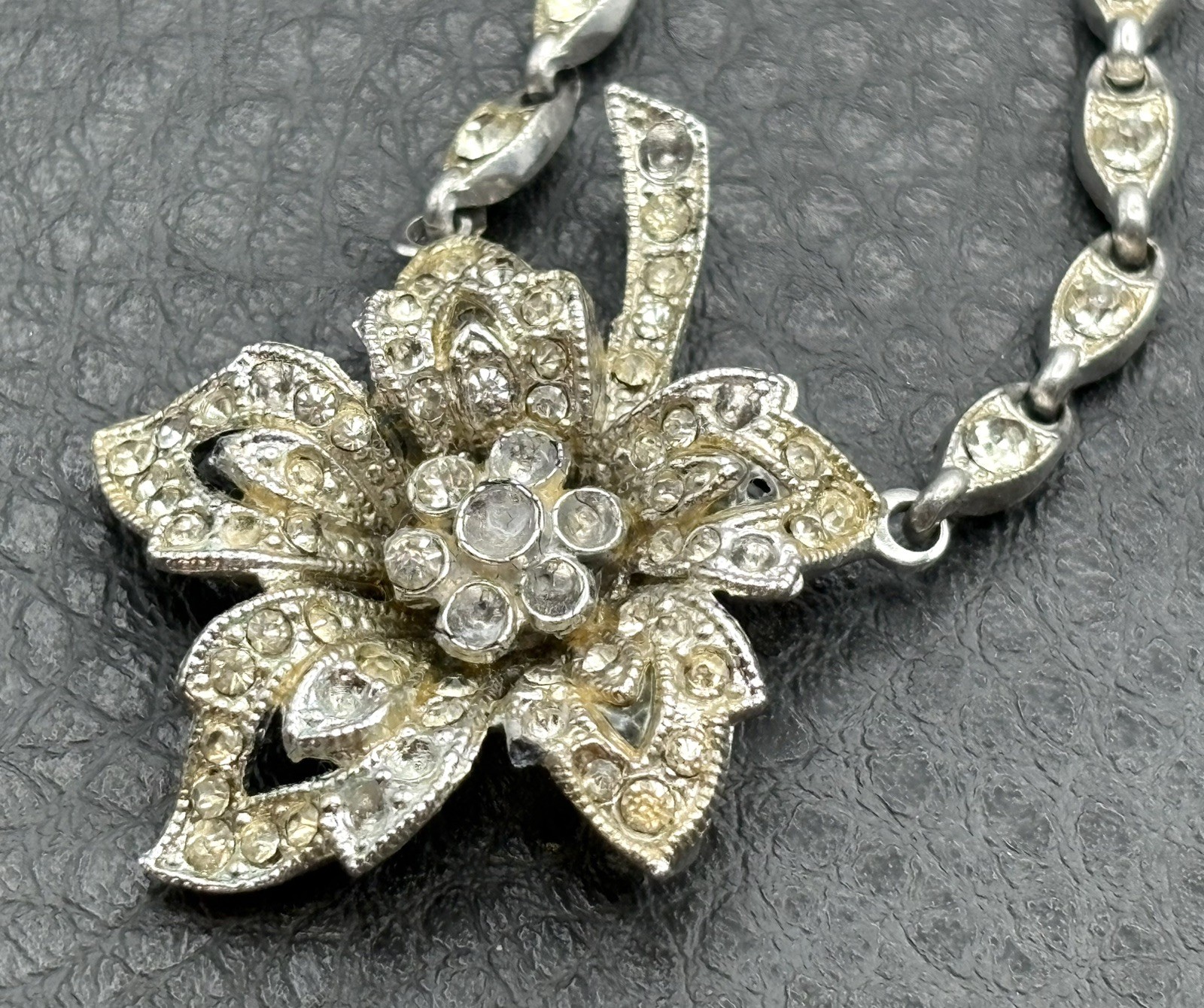 Vintage Art Deco Rhinestone Flower Silver Tone 15.5” Necklace Choker READ
