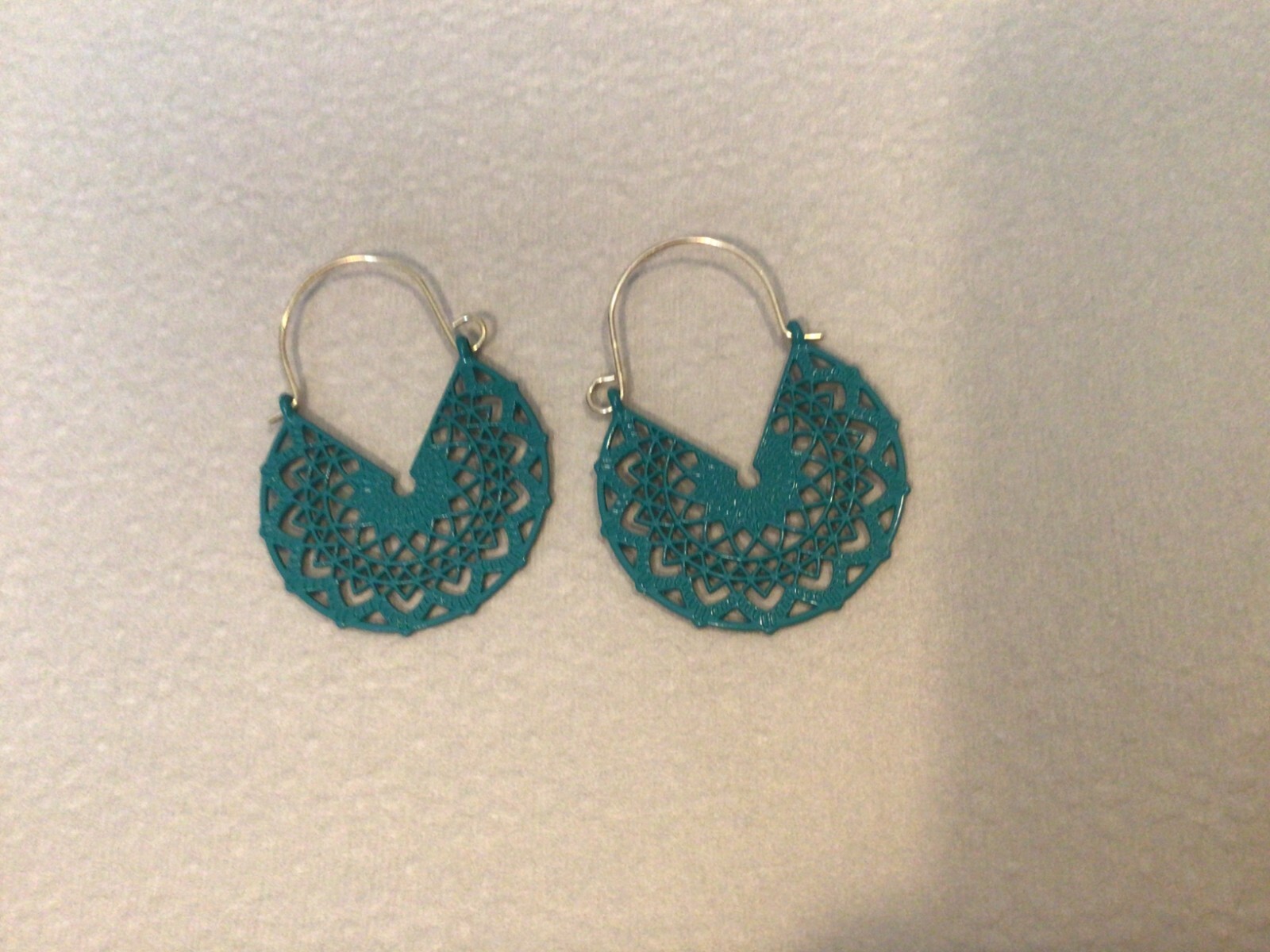 *CLEARANCE* STUNNING Metal alloy earrings – Dainty – lightweight