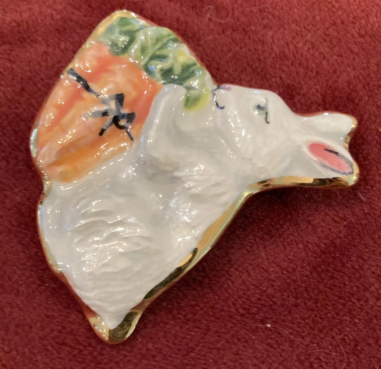 Vintage 2” Hand Painted Ceramic Easter Bunny Rabbit W/Bunch Of Carrots | J815