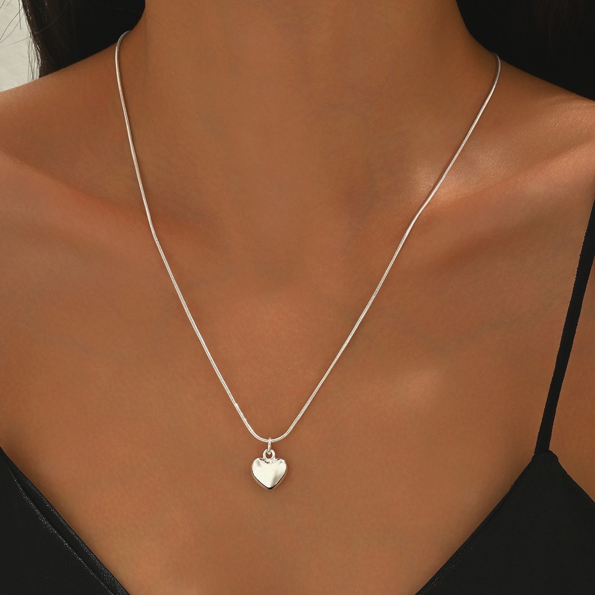 Classic Round Snake Chain Necklace Silver Plated Heart Pendant Versatile