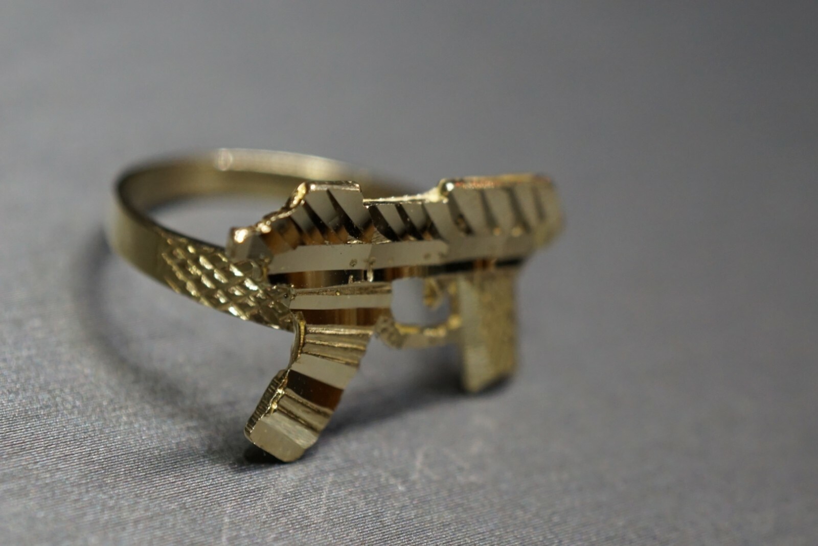 10K Solid Yellow Gold Diamond Cut UZI Gun Ring. Size 7