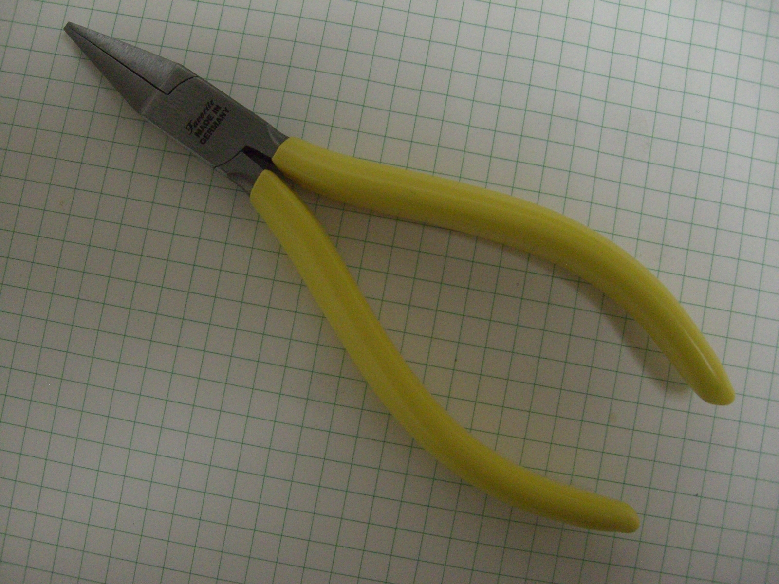 FavoriteUSA JEWELERS PRECISION FLAT NOSE PLIER SMOOTH JAWS 5″ LONG