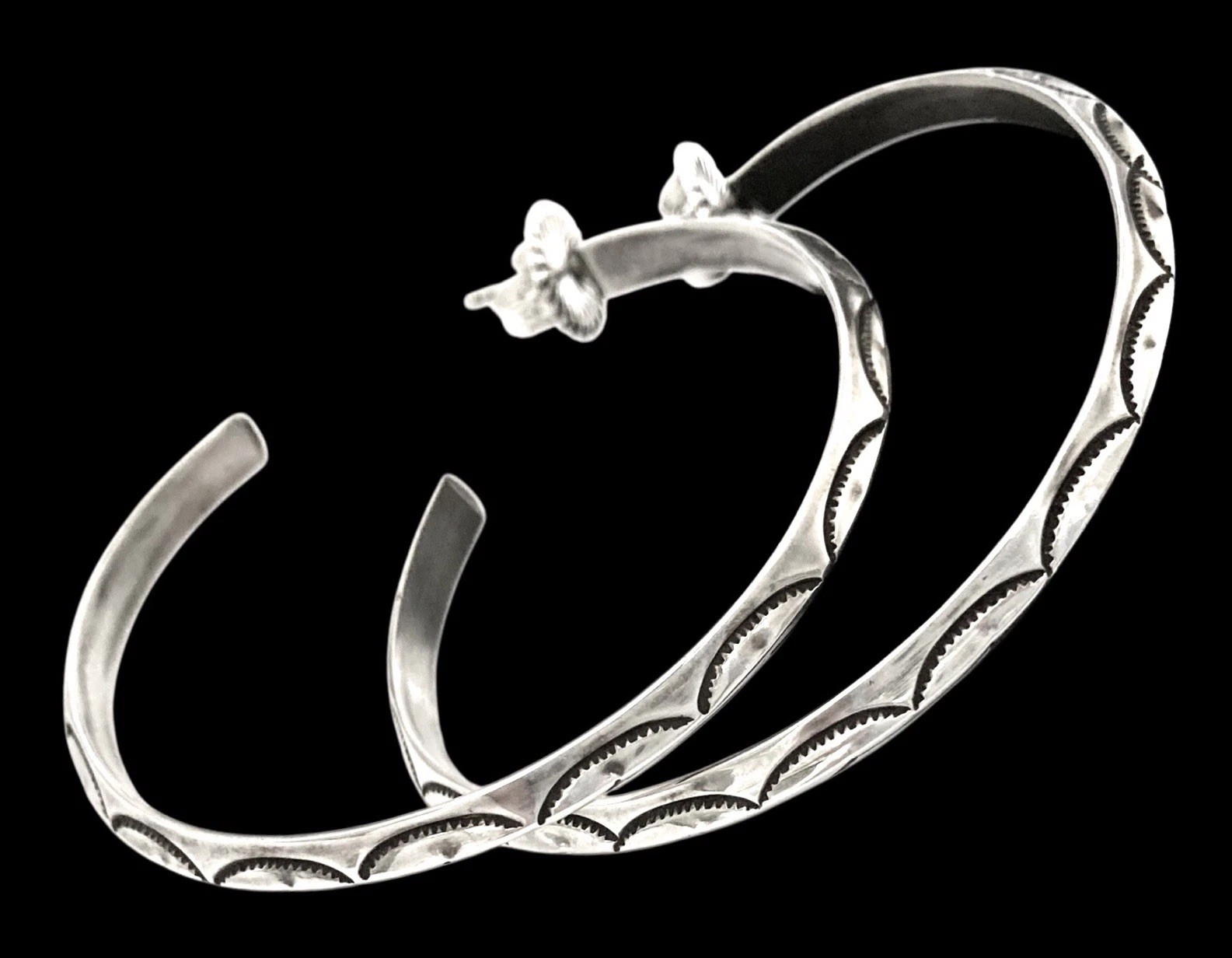 VINTAGE NAVAJO Sterling Silver STAMPED SNAKE BITE CARINATED Hoop Earrings~RARE!