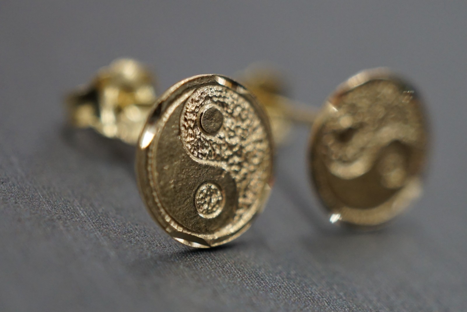 14K Solid Yellow Gold Diamond Cut Yin Yang Stud Earrings!! (#1207711)