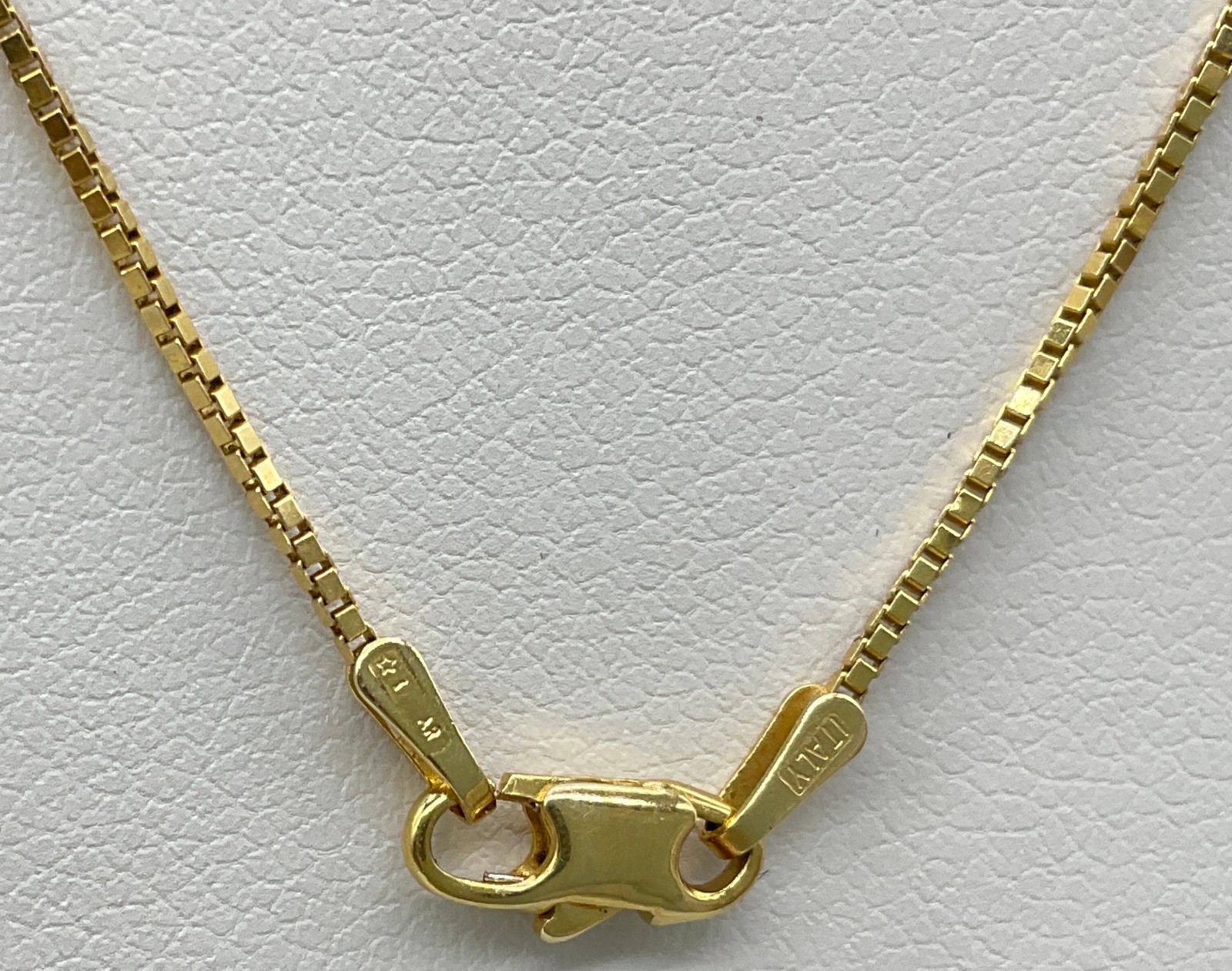 14k Gold Box Link Chain Necklace Unoaerre Italy 18in, 2.5g, 0.8mm