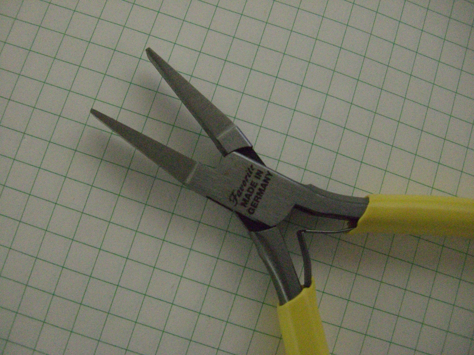 FavoriteUSA MINIATURE FLAT NOSE PLIER SMOOTH JAWS 4-1/2″ BOX JOINT MADE GERMANY