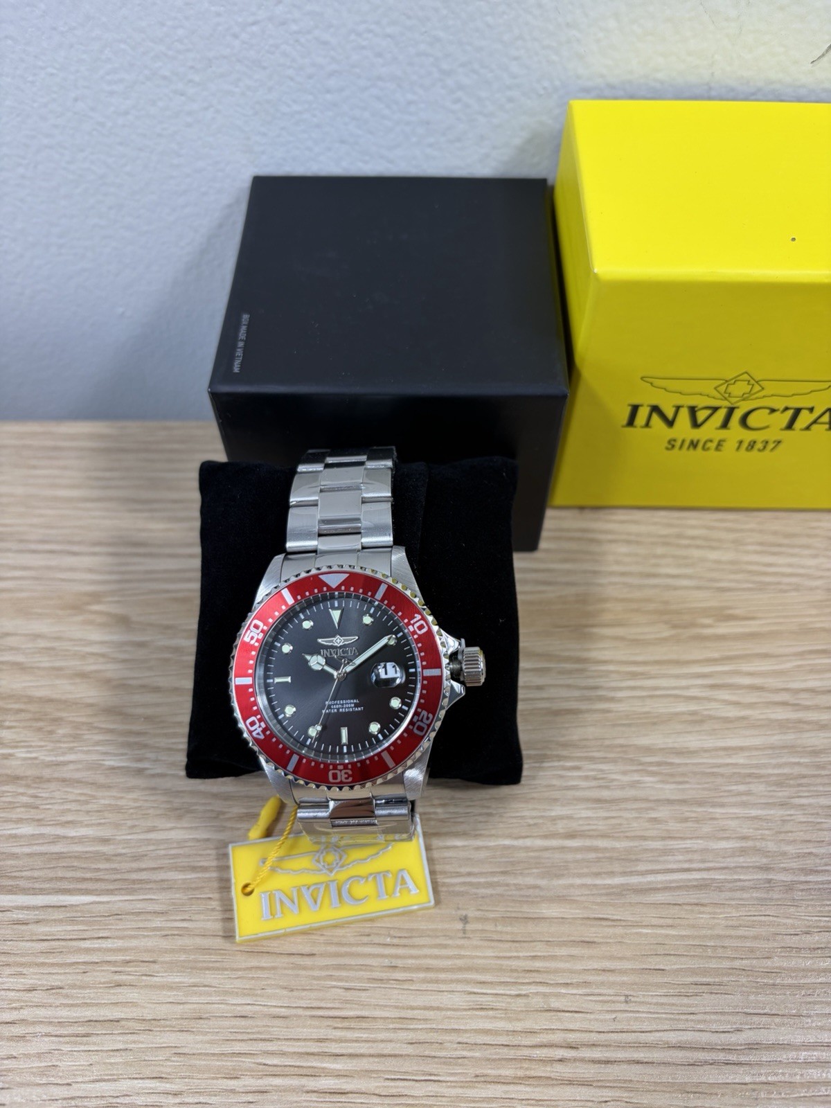 Invicta Men’s Pro Diver 43mm SS Quartz Watch, Red Bezel Black Dial 22020