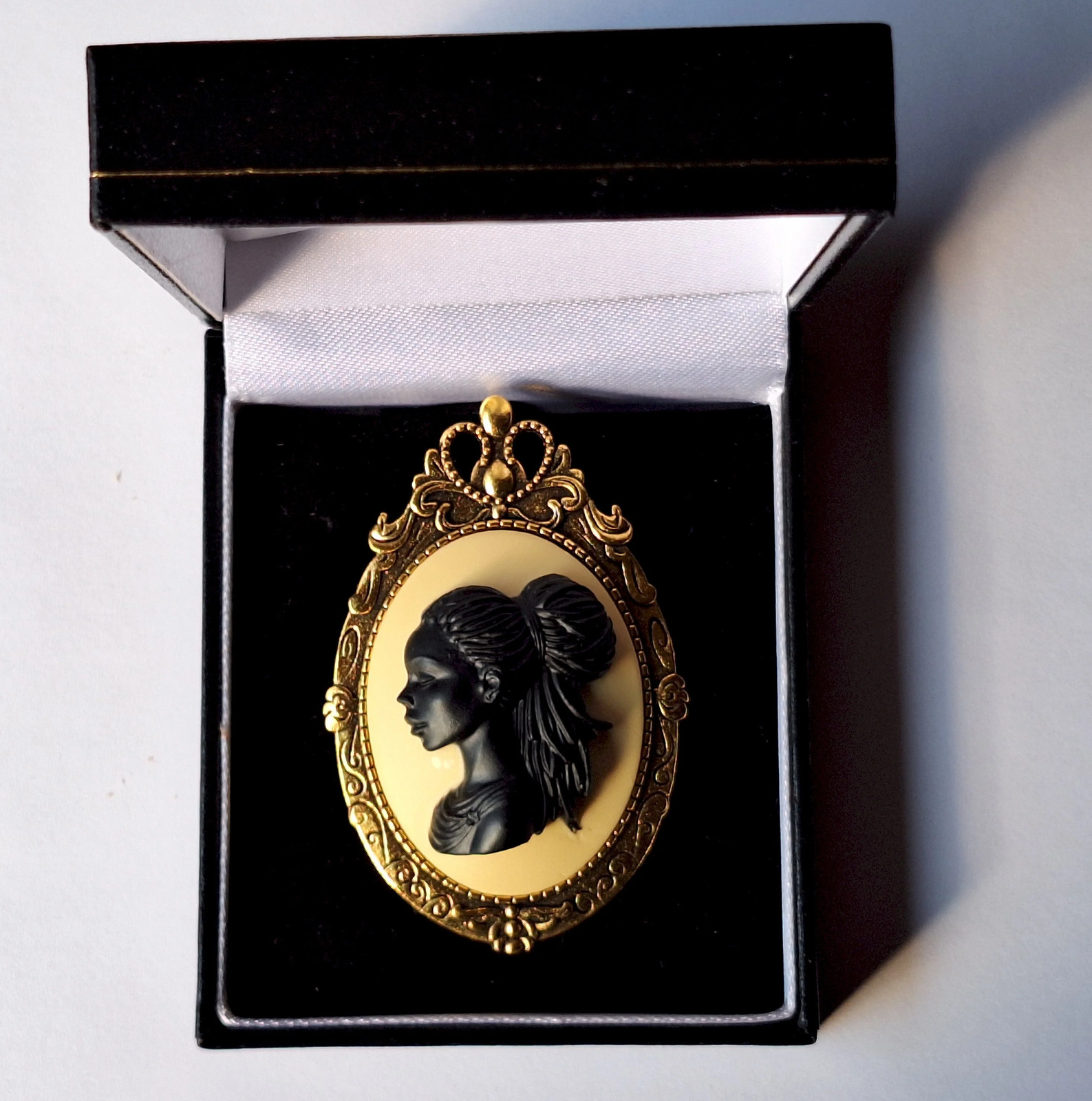 Black Woman Gold Brooch or Pendant Beautiful African American with Braids Cameo