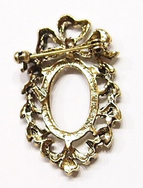 4 of 25x18mm Antique Gold Heart Wreath Pin/Brooch or Pendant Settings, Nice