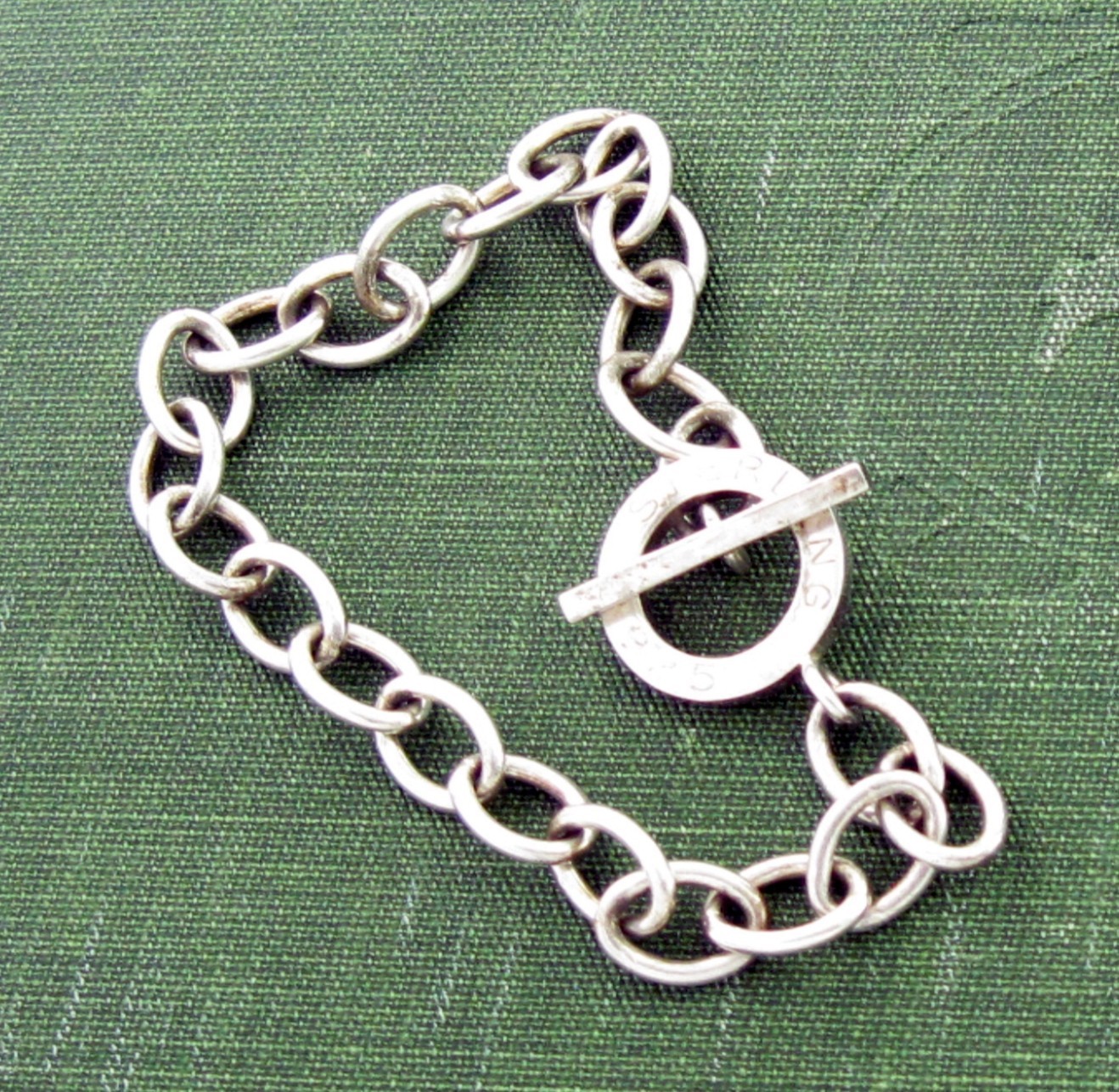 1990s Starter Charm Bracelet Oval 8 x 10mm Link 7 Inches Toggle Clasp