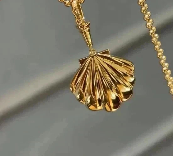 2 Ct Round Cut Simulated Diamond Shell Pendant Necklace 14K Yellow Gold Plated