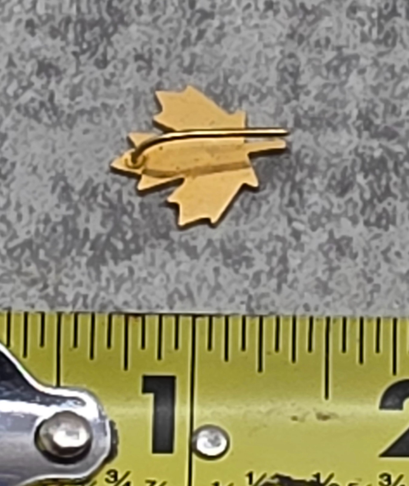 Vintage Canada Maple Leaf Lapel Pin Gold Tone Die Struck Souvenir Travel Badge