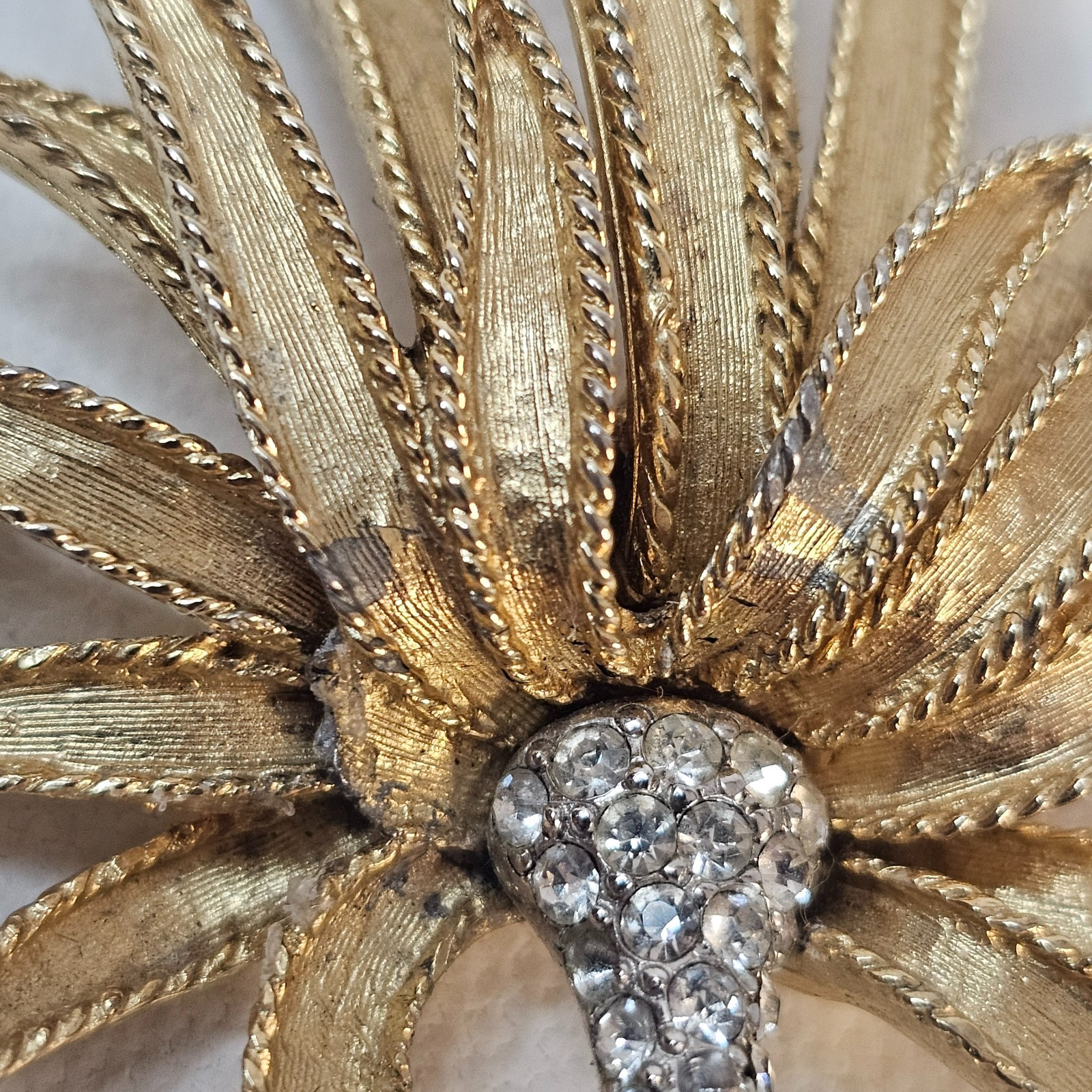 Boucher 7942P Leaf Bouquet Brooch Flower Plant GoldTone Clear Rhinestone Damaged