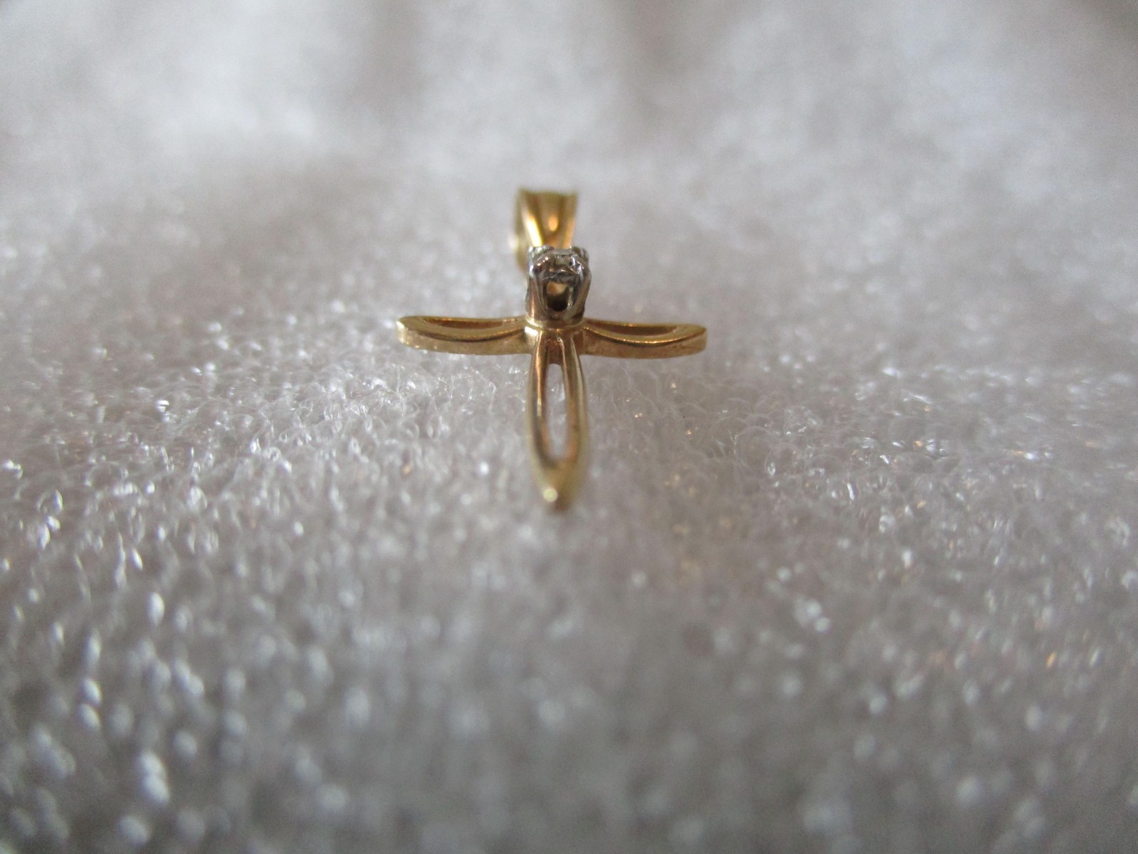 14K YELLOW GOLD MICHAEL ANTHONY DIAMOND CROSS PENDANT – 0.65g