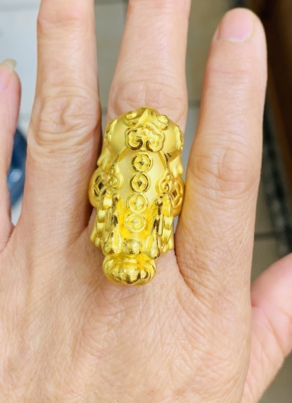 24K Yellow Gold Band 3D Lucky Pixiu Ring9.83Grams 8.5Size (Hong Kong)