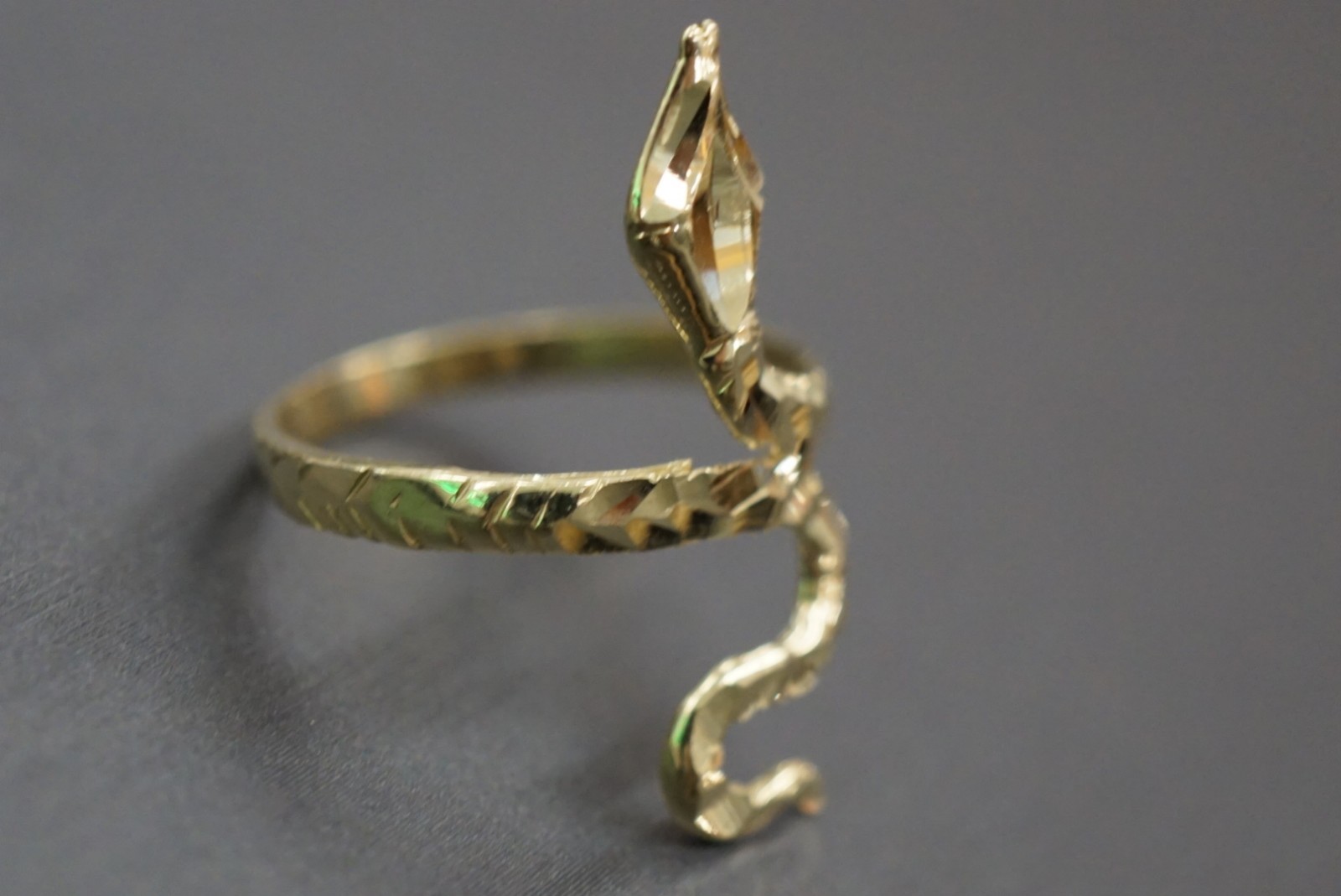 10K Solid Yellow Gold Diamond Cut Size 6.5 Snake Ring.