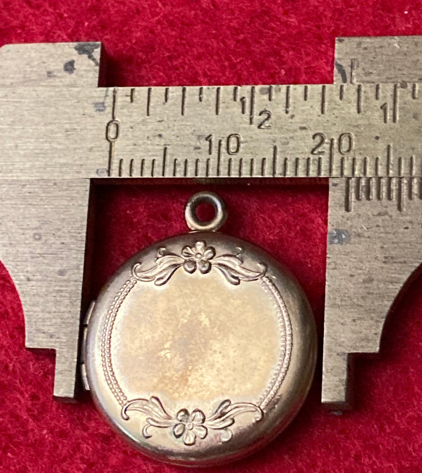 Vintage Gold Tone round locket features a hand-engraved crescent floral motif