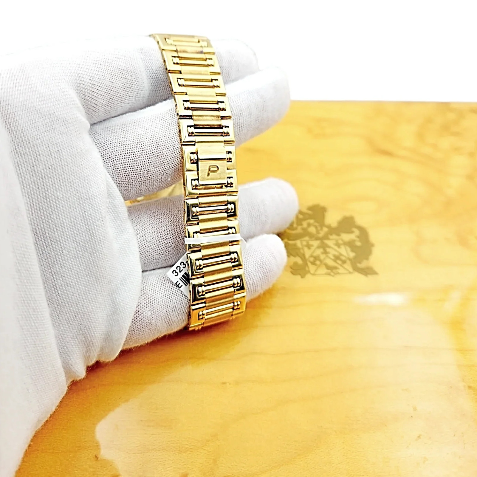 Men’s Piaget 31mm Dancer Vintage Solid 18K Yellow Gold Band Watch w/ White Dial.