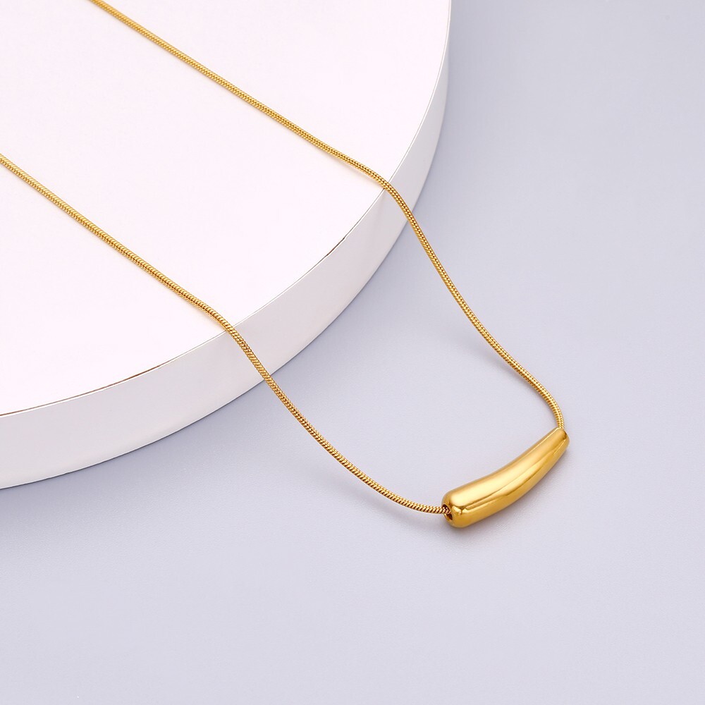 Golden Curve Minimalist Necklace | Sleek & Elegant